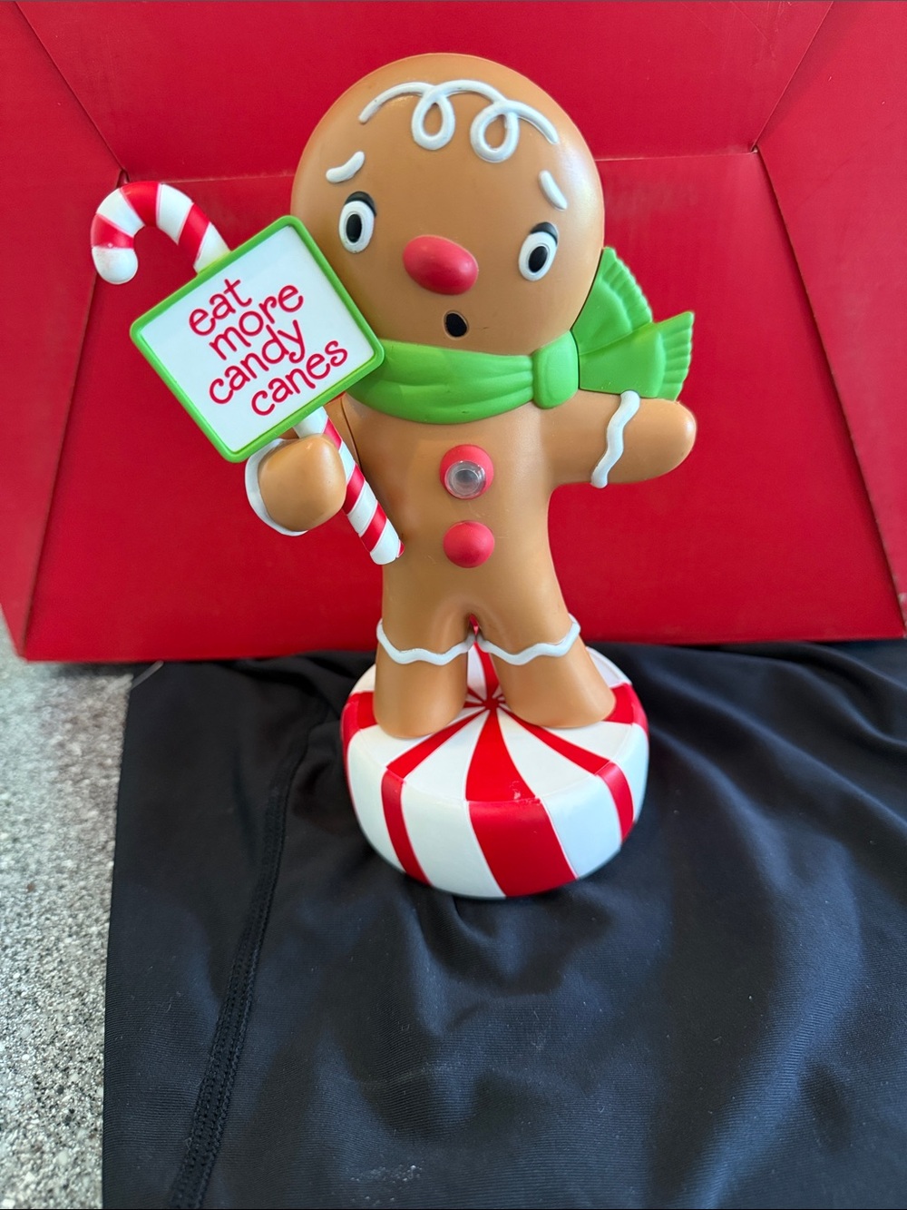 Hallmark wisecracking gingerbread man from 2011 Candy Cane Figurine Toy - Brown